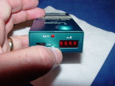 Dosimeter / geiger counter / digital alarm - works