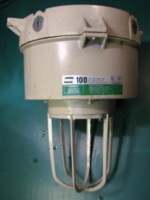 Crouse hinds light fixture explosion proof VMVC100 111E