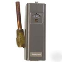 New honeywell open on rise burner aquastat L4006A 1967