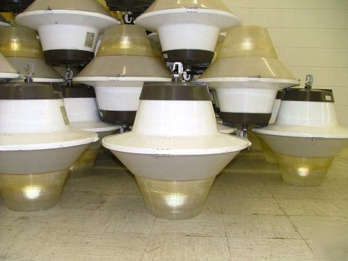 Commercial / industrial lighting fixtures