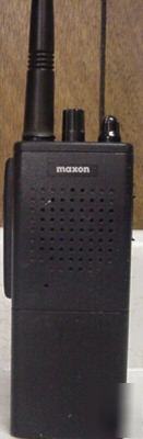 Maxon sp-140V 5W, 16CH vhf handheld w/ battery chgr