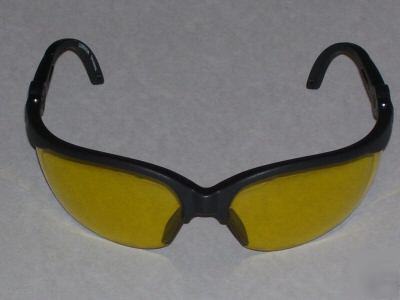 Akita safety glasses amber lens -black frame 