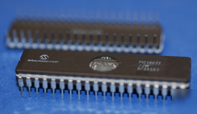 PIC16C77 microchip