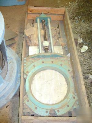 Stainless 35 1/2 cm metric manual gate valve unused