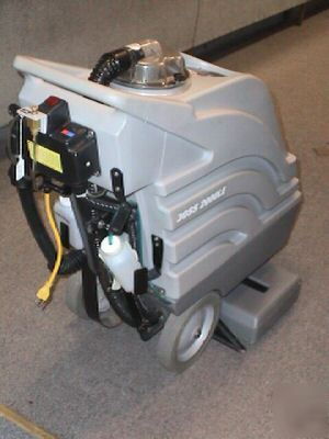 Frontier boss 2000LE carpet extractor ** mint **