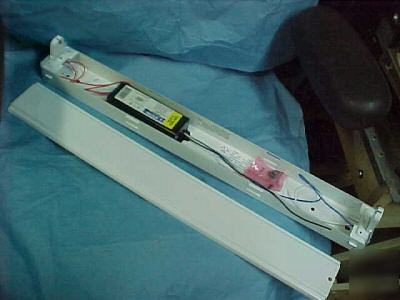 New 20 watt 2 ft fluorescent lights fixture (4) 