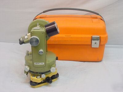 Wild heerbrugg T1 micrometer theodolite (mint) w/case