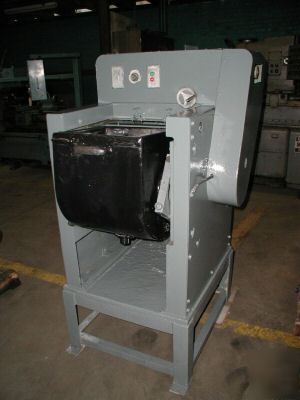 Rampe vibratory finishing machine w/ panborn separator