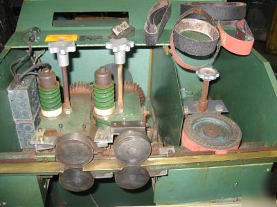 Sheet metal deburring machine